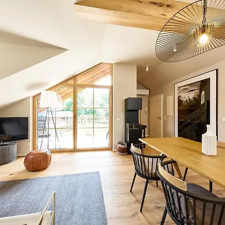 아파트 Wehlener Klosterberg 베른카슈텔쿠에스