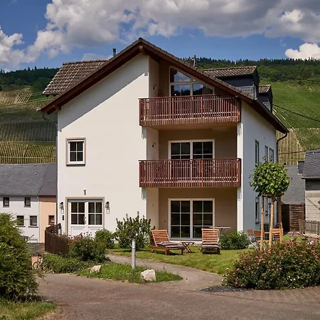 Wehlener Klosterberg 아파트 베른카슈텔쿠에스